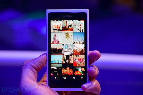 诺基亚N9白色版惊艳亮相 系统更新