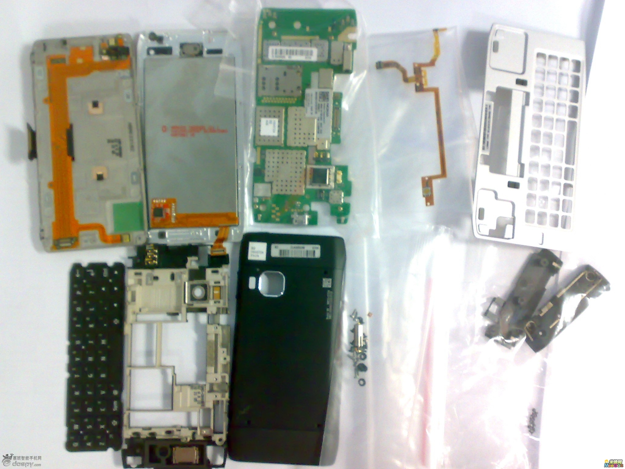 诺基亚N9真机及拆机多图曝光?